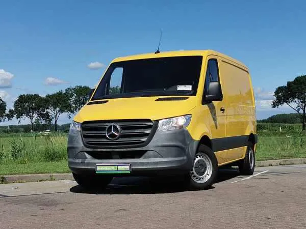 Mercedes-Benz Sprinter 211 CDI Image 1